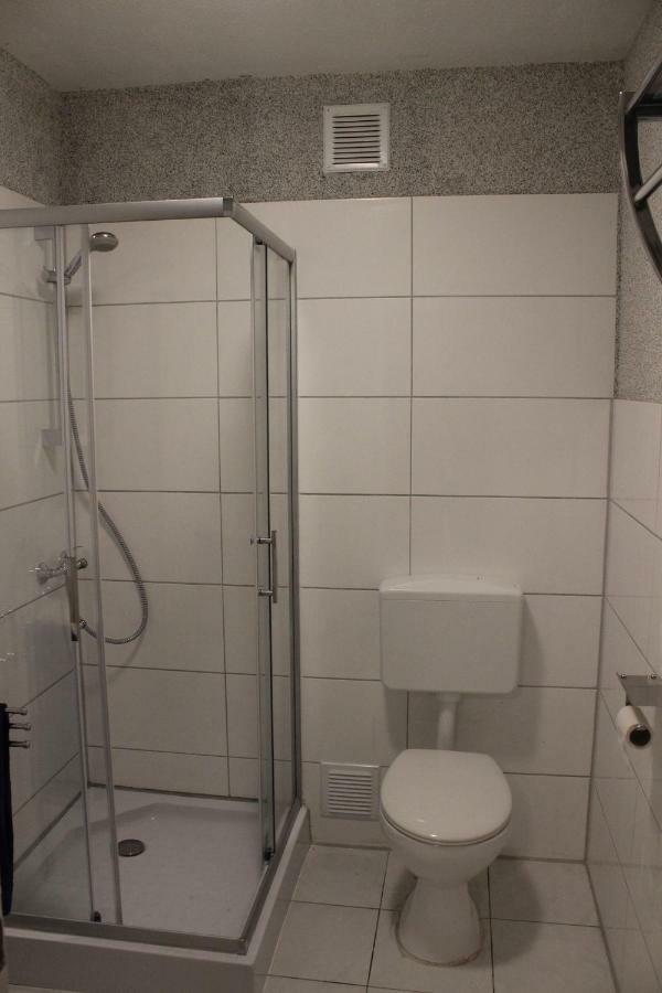 Zimmer sucht bewohner Duisburg Exterior foto